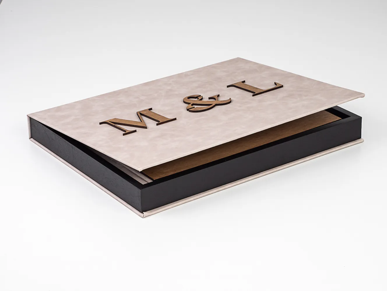 CAJA OSKAR